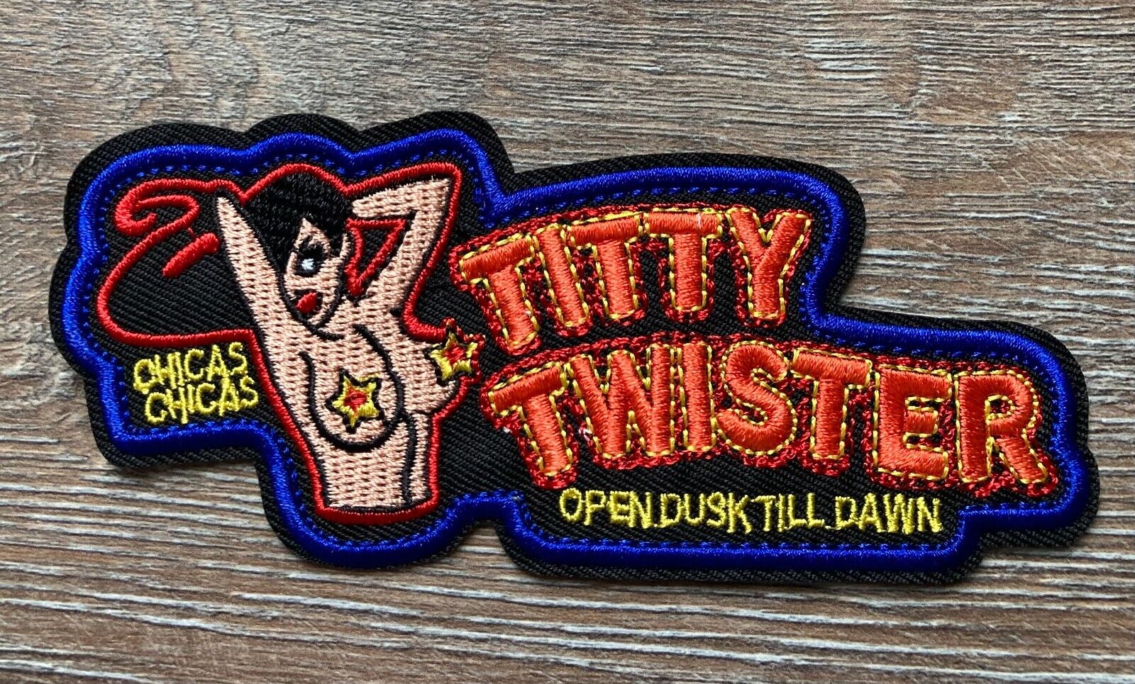 Titty Twister Patch Aufnäher Bügelbild Film Movie Serie Vampir Kult