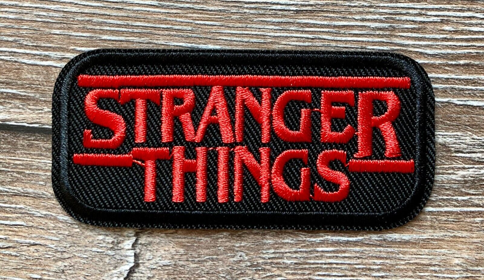 STRANGER THINGS Logo Patch Aufnäher Bügelbild Serie Netflix
