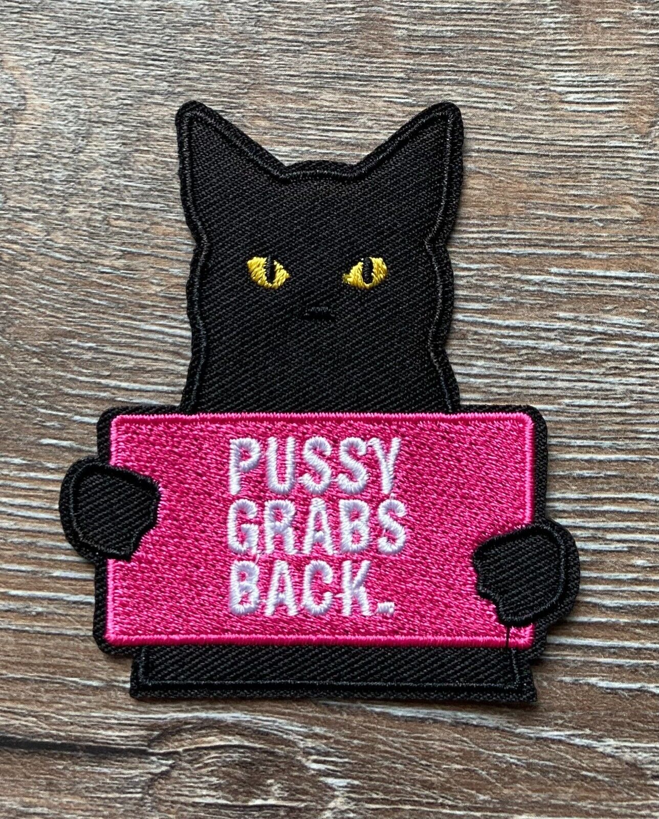 Katze Pussy Grabs Back Patch Aufnäher Bügelbild Tier Cat Haustier