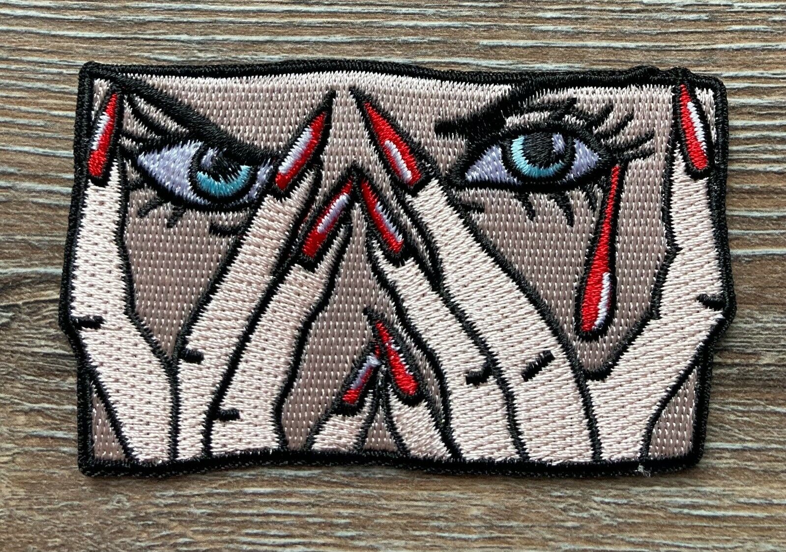 Tränendes Auge Patch Aufnäher Bügelbild Eye weinen Blut Tropfen