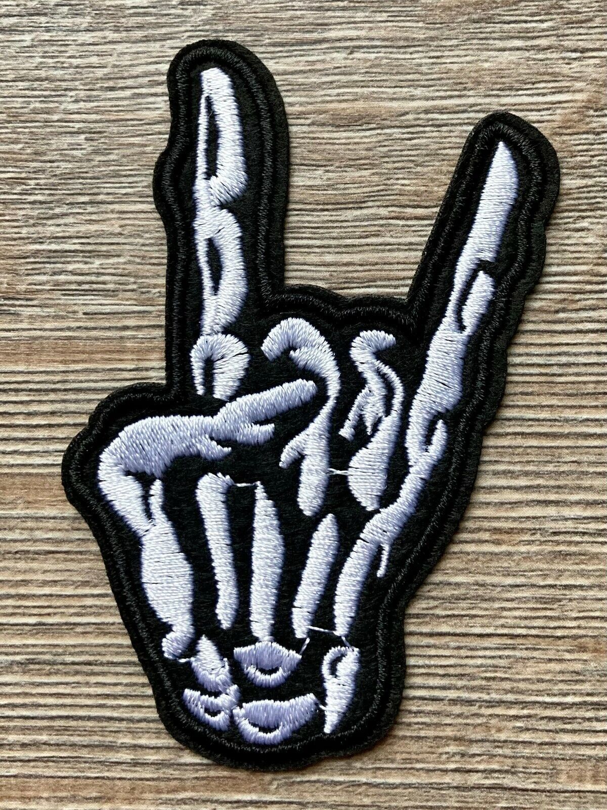 Rock On Patch Aufnäher Bügelbild Knochenhand Bones Rockerhand