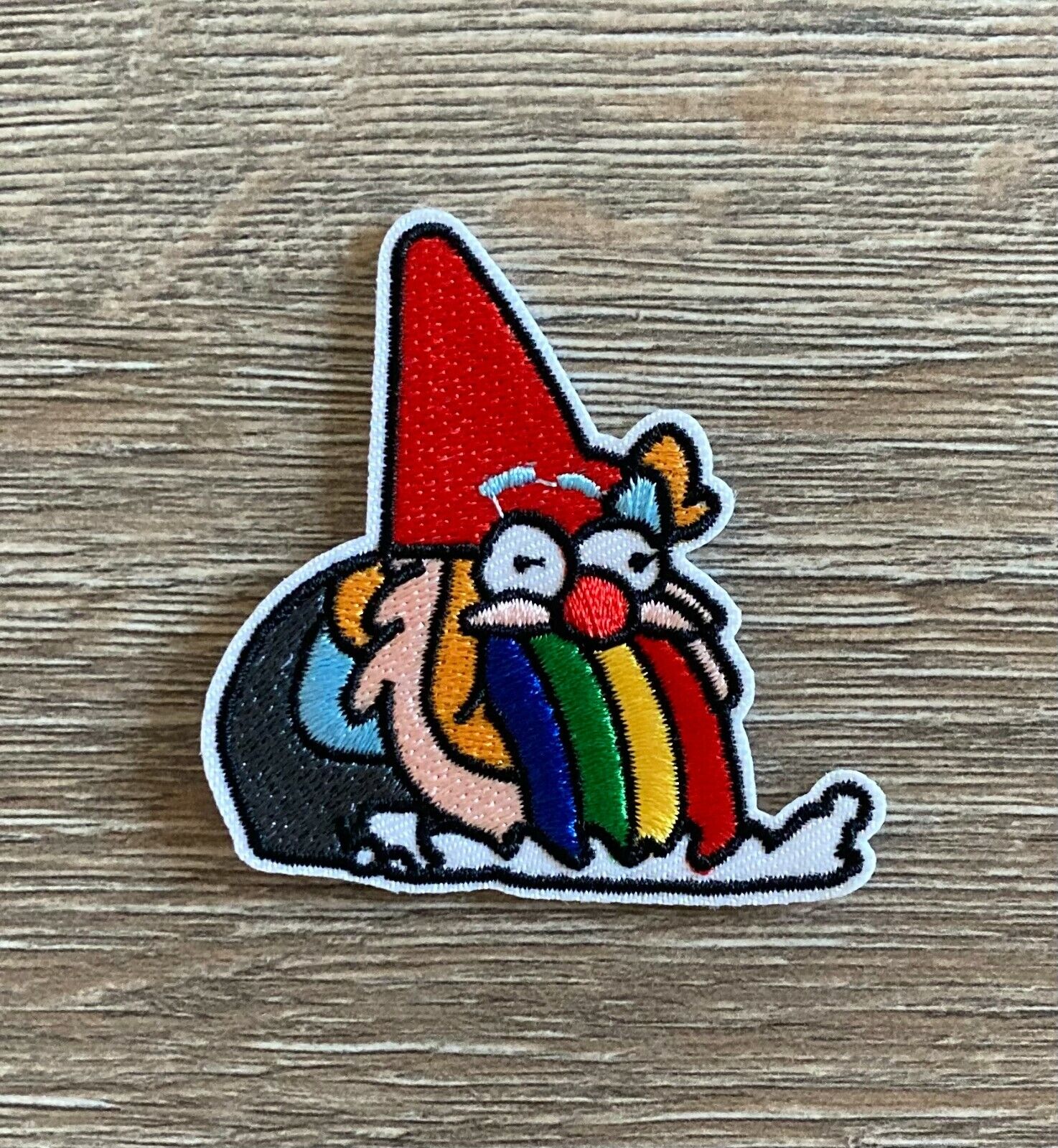 Gartenzwerg Patch Aufnäher Bügelbild Regenbogenkotze Gnom Zwerg